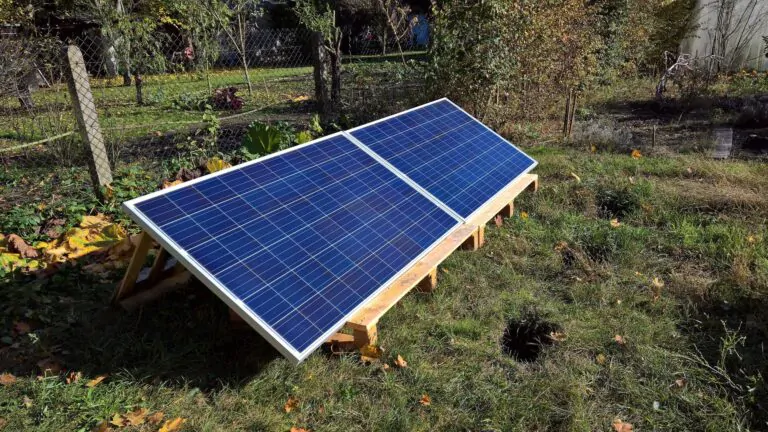 Projeto de energia solar realizado pela Camaçari Sol & Energia com painéis instalados no solo